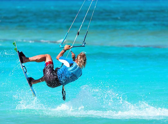 Windsurfing Kitesurfing