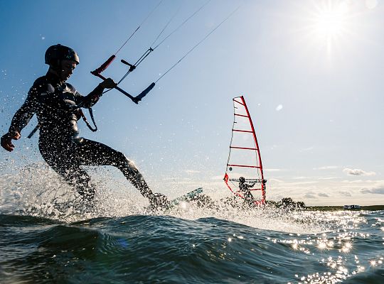 Windsurfing Kitesurfing