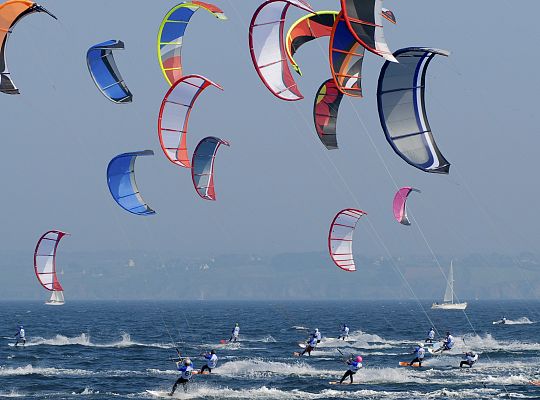 Windsurfing Kitesurfing